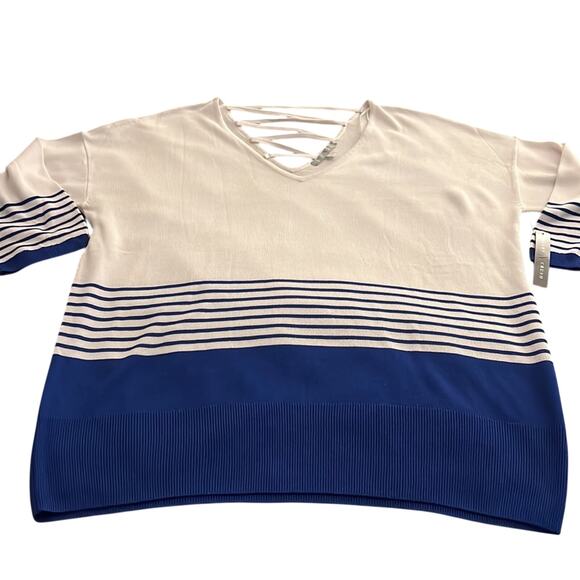 Heart N Crush White & Blue Lightweight Sweater Womans Size Large - Picture 3 of 8